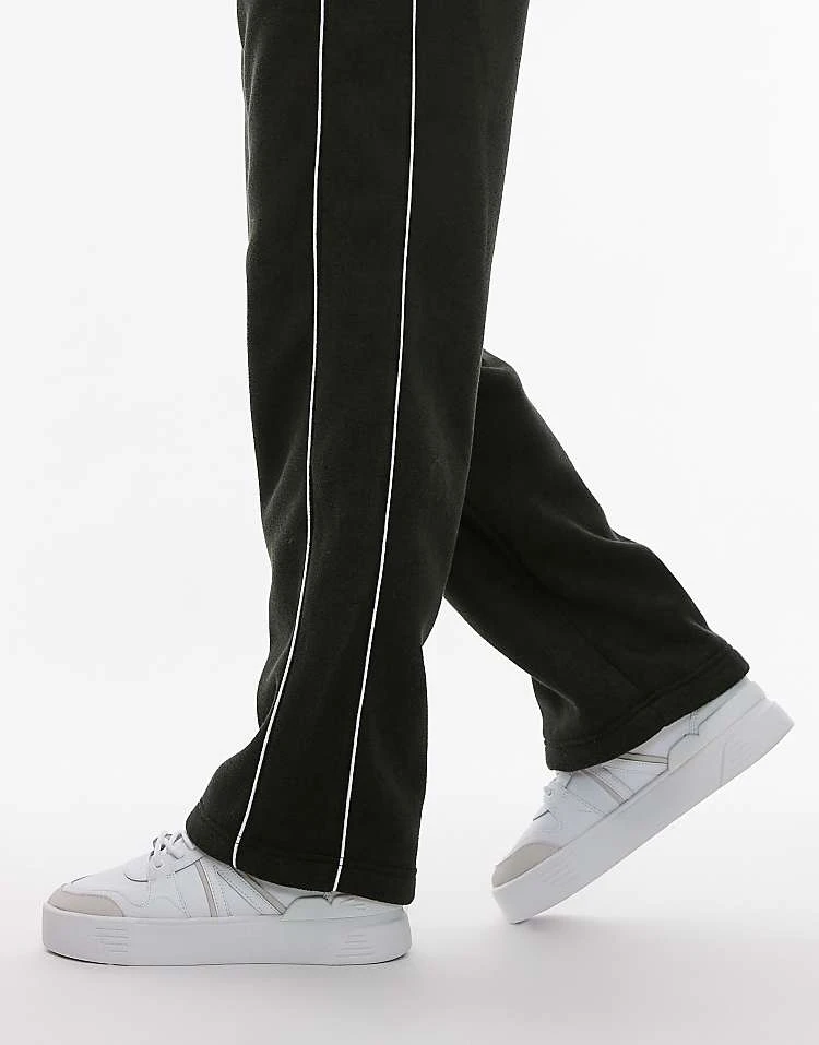 Lacoste L002 EVO Trainer In White For Men 2 Lacoste L002 EVO Trainer In White For Men - Image 2